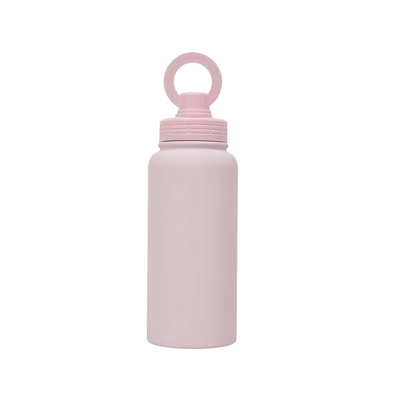 Vacuum Bottle Maintains Beverage Temperature for Extended Periods